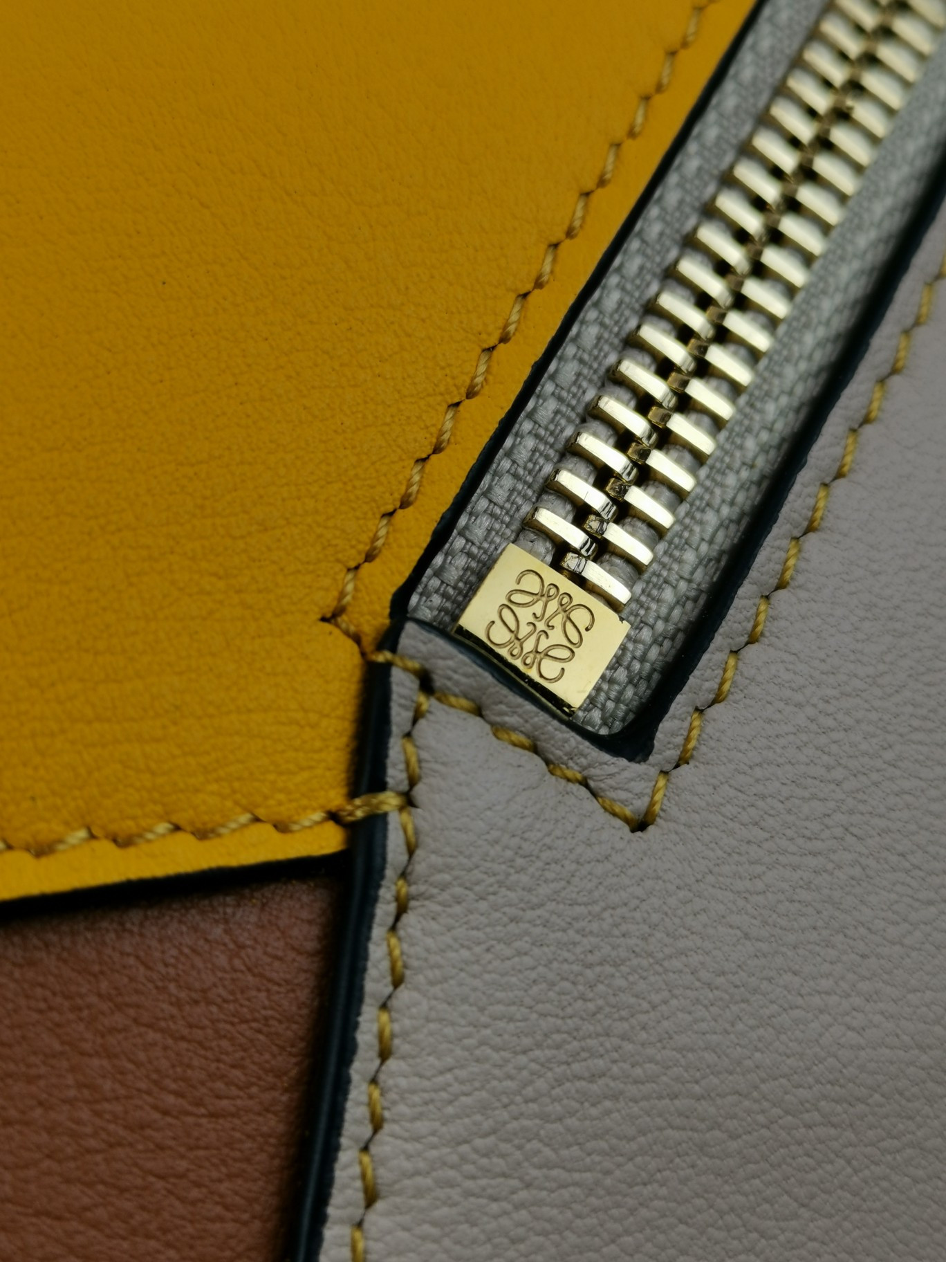 L0ew* small puzzle bag in classic calfskin 24x10.5x16.5cm