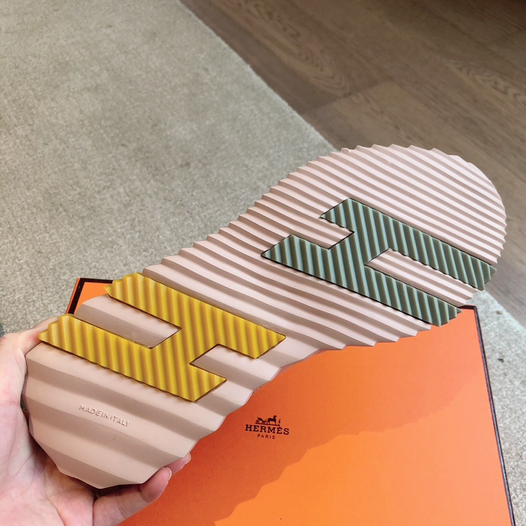 UA Hermès Bouncing Sneaker