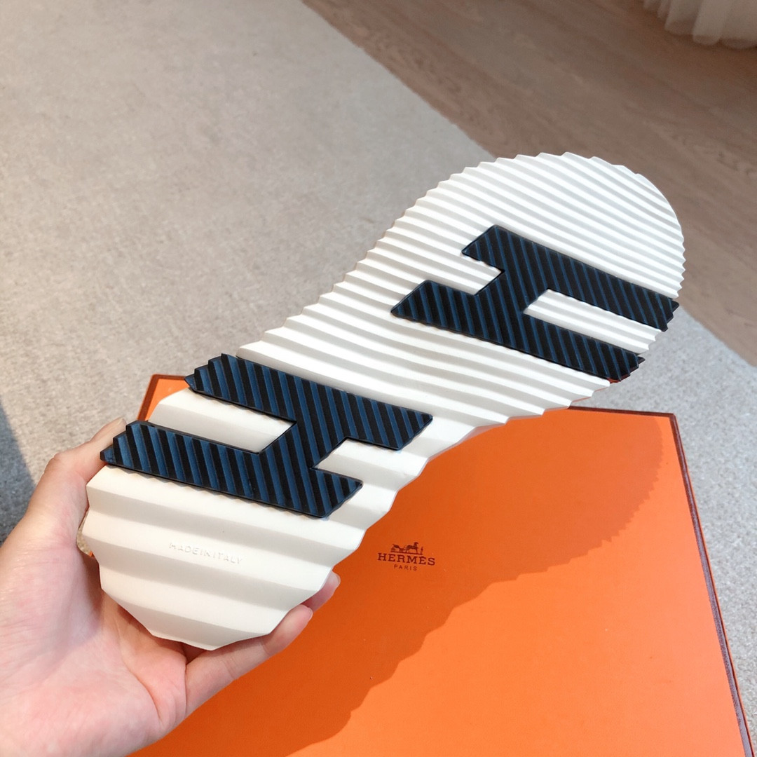 UA Hermès Bouncing Sneaker