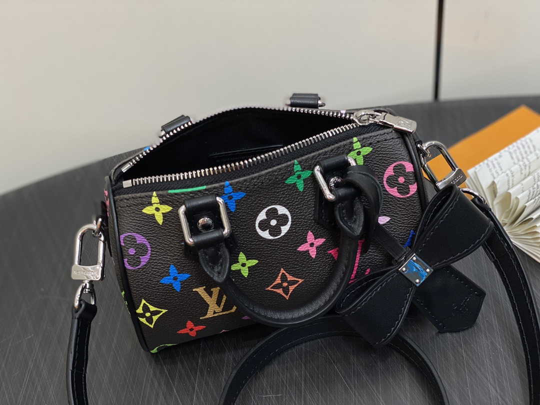 LV NANO SPEEDY M13391 Black 16x11x9cm