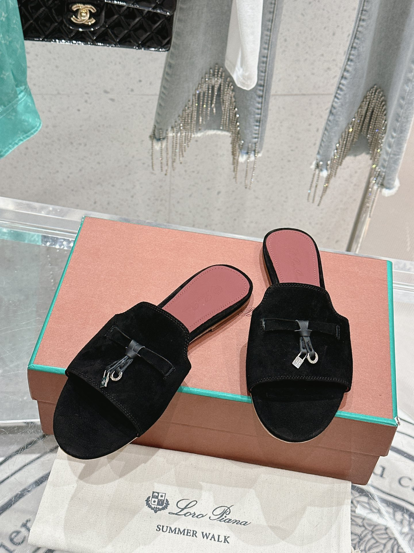 ua L**o p*ana summer charms sandal