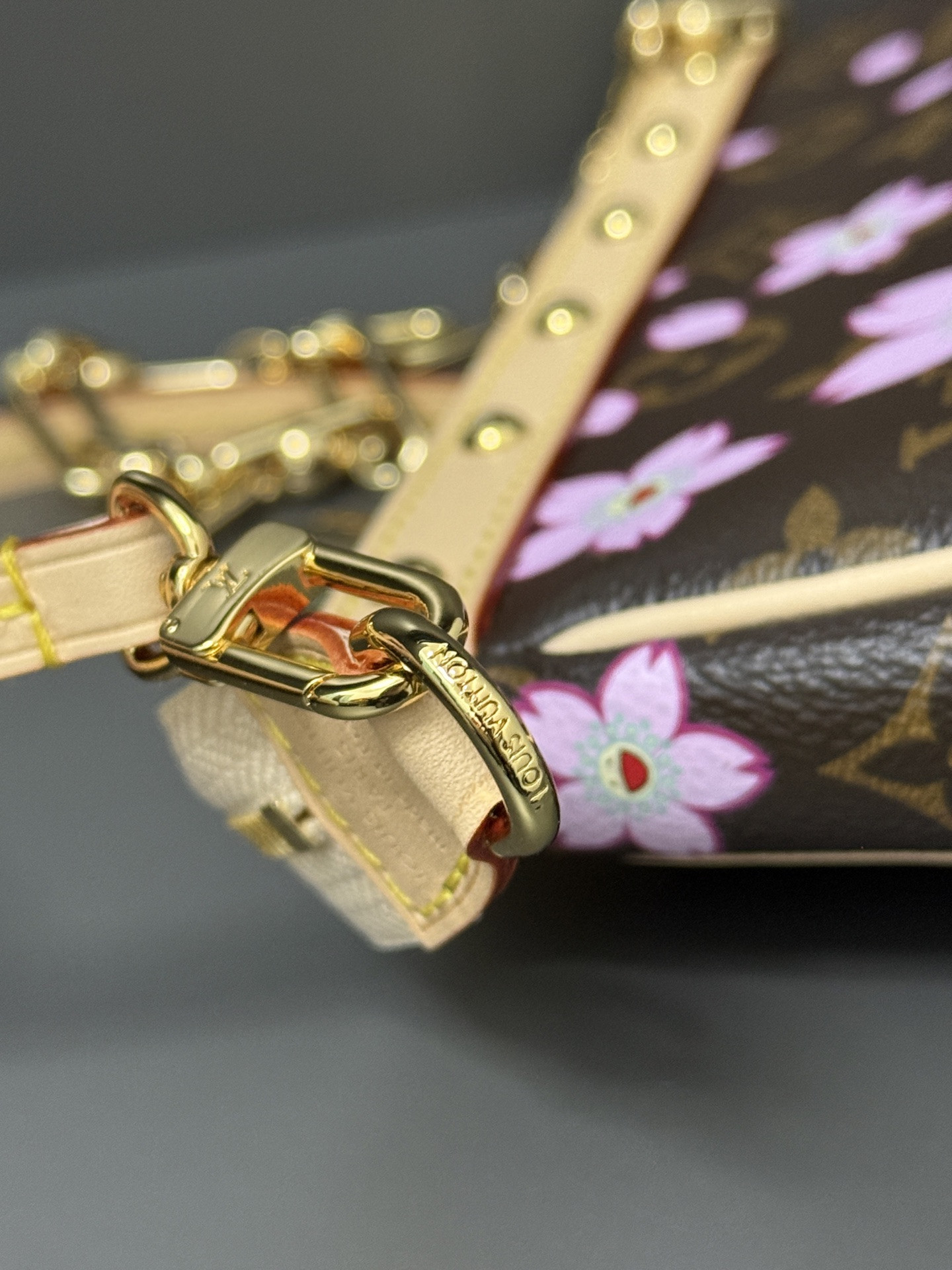 LV × TM Pochette Accessory M13666 22x13x4cm