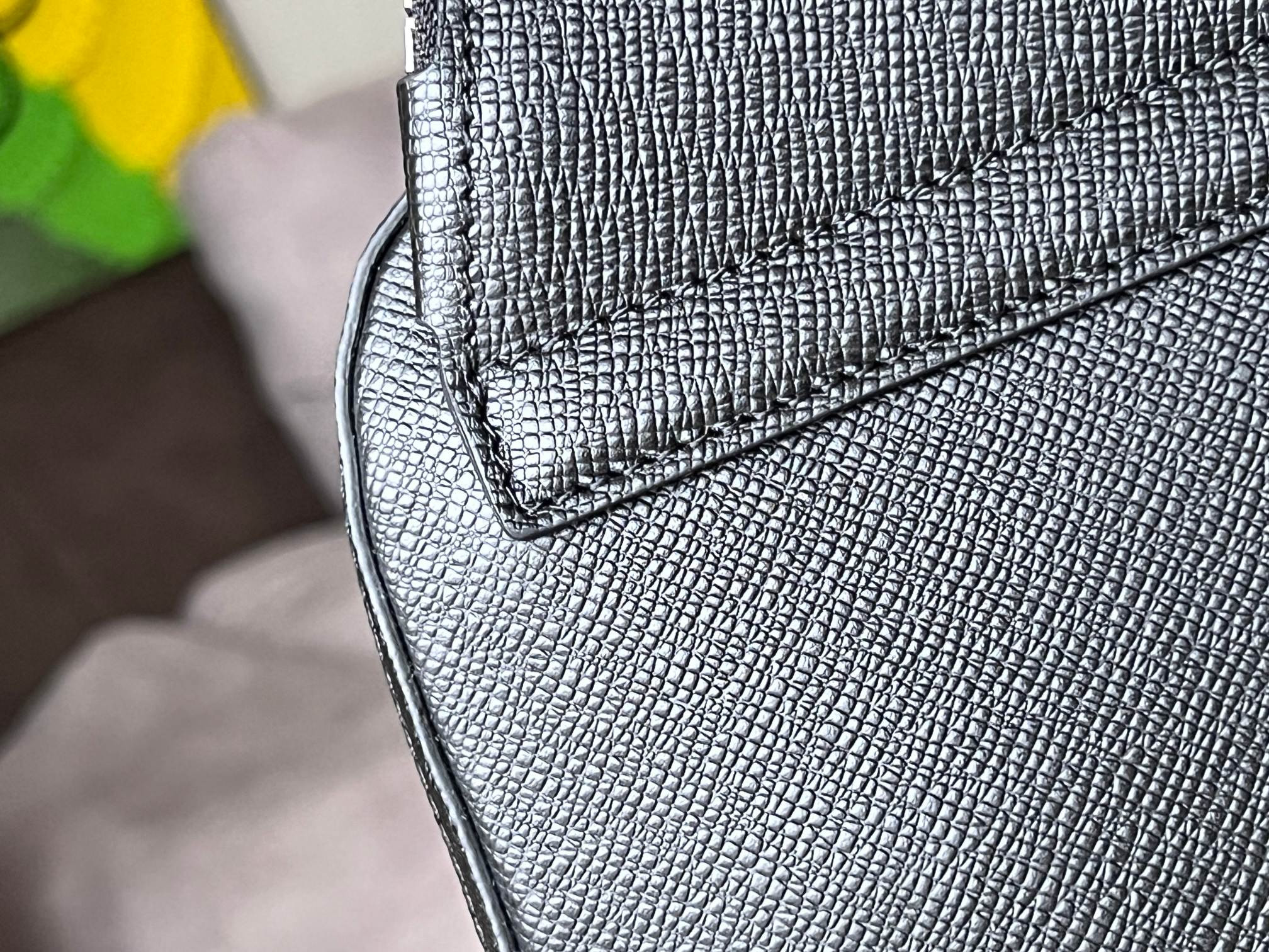 LV Avenue Sling Bag M30863 20 x 31 x 7 cm