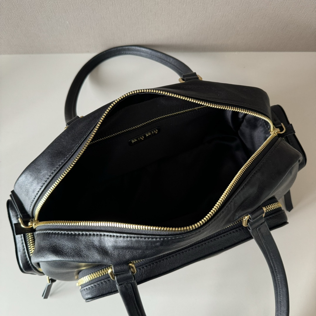 Miu Miu Pocket washed nappa leather bag 32x15.5x11cm