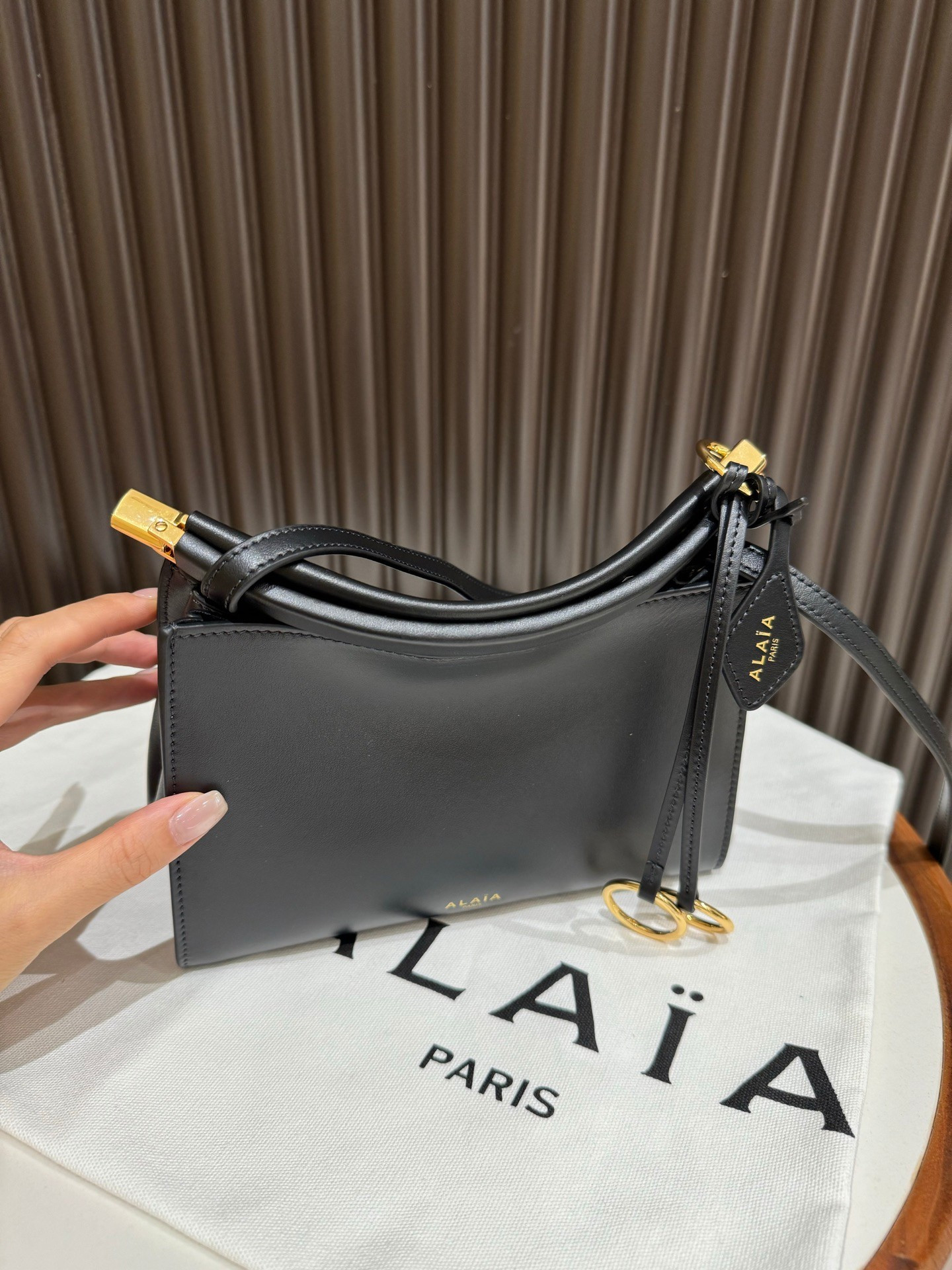 ALAÏA LE CLICK SMALL SQUARE BAG 20x15x9cm