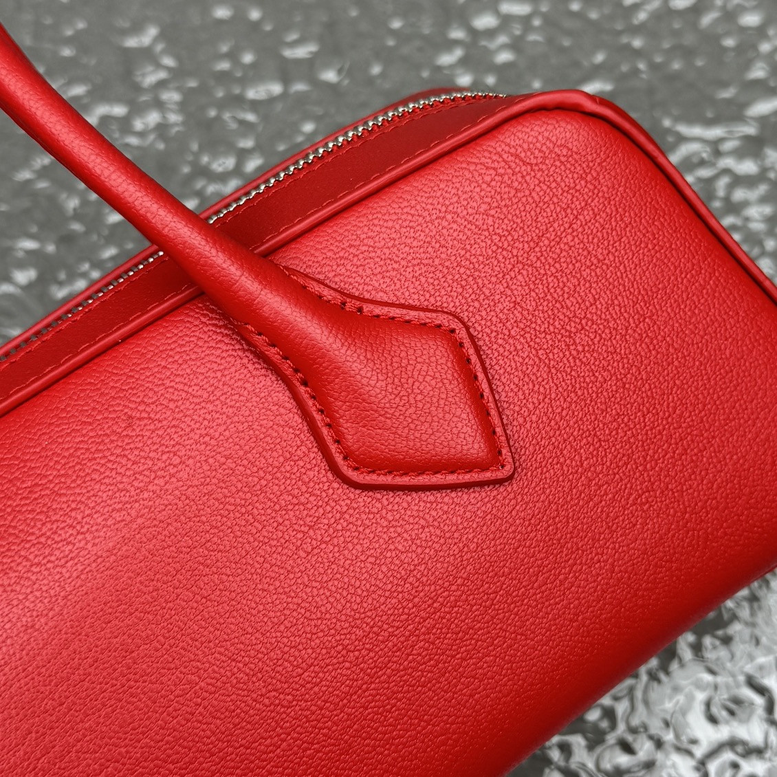 ALAÏA LE TECKEL MEDIUM BAG 33x11x10cm