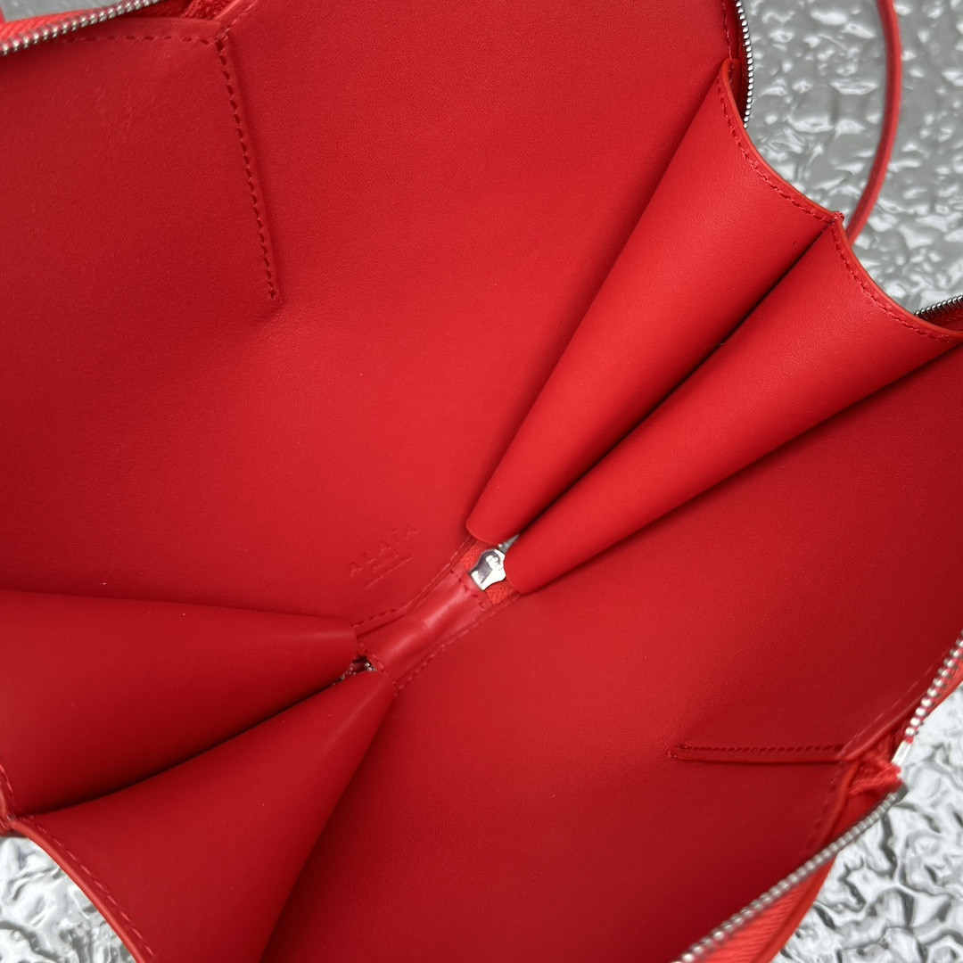 ALAÏA Le Coeur Heart Bag 18.5x20.5x5cm