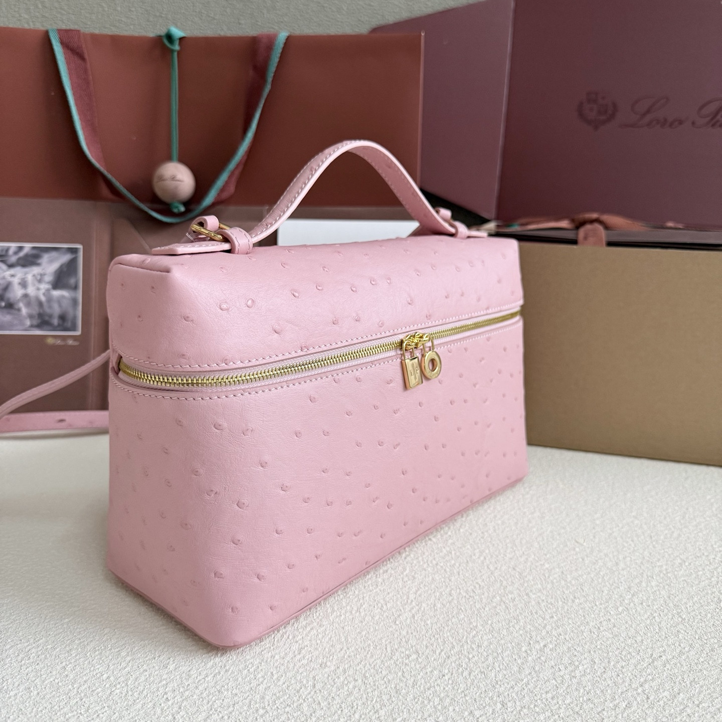 L**o p*ana extra pocket l27 ostrich-grained leather 16x27x10cm