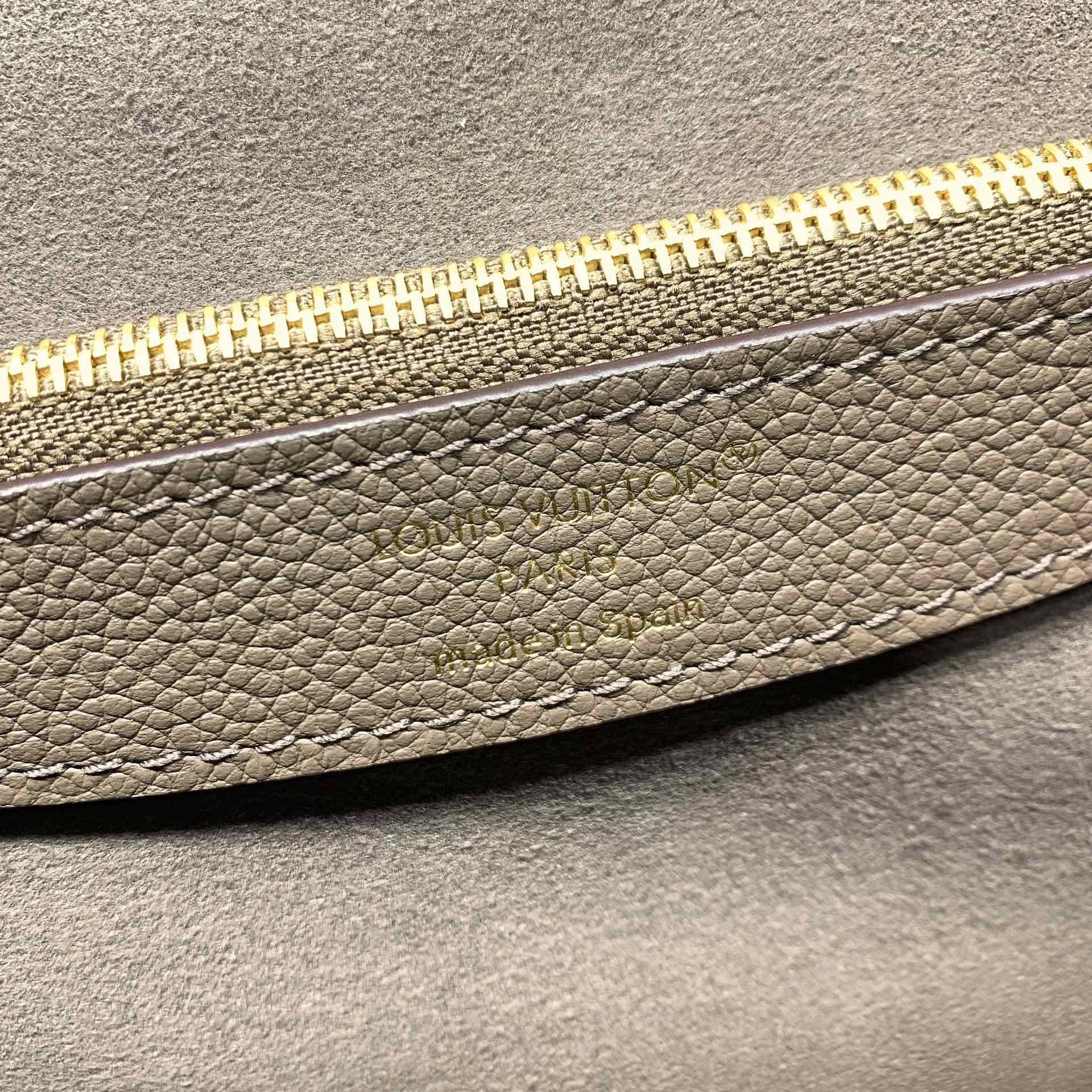 LV Diane M15049 24x15x9cm