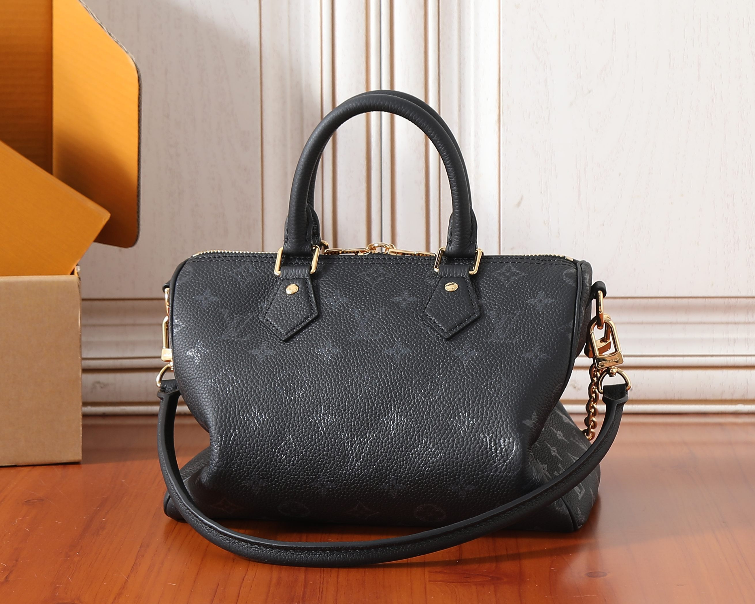LV SPEEDY BANDOULIÈRE 25 Handbag M26486 18x13x25cm