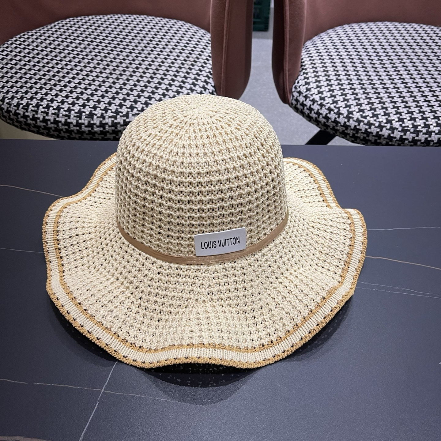 l0*is V*t0n straw hat