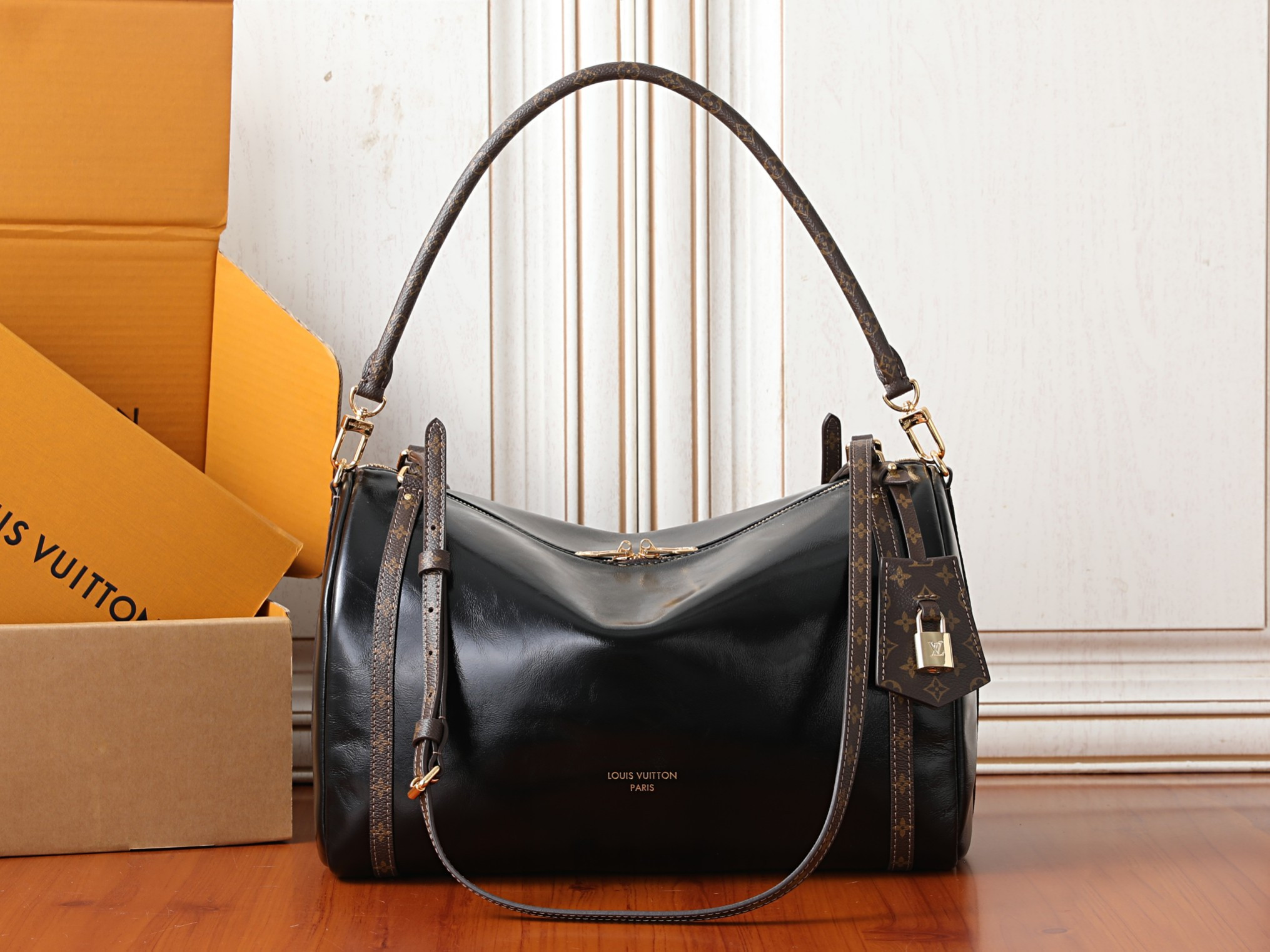 LV Express MM M2B149 36 x 24 x 18.5 cm