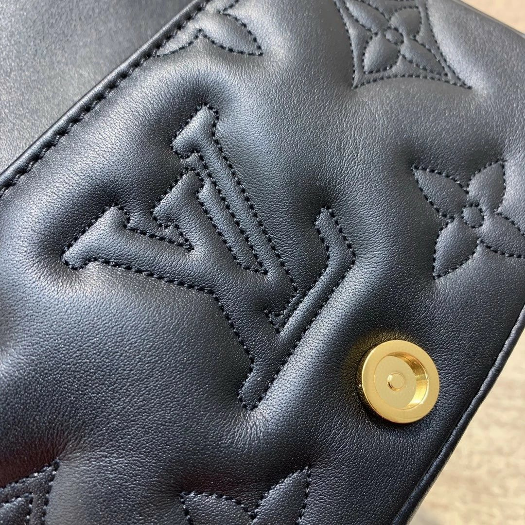 LV WALLET ON STRAP BUBBLEGRAM M81398